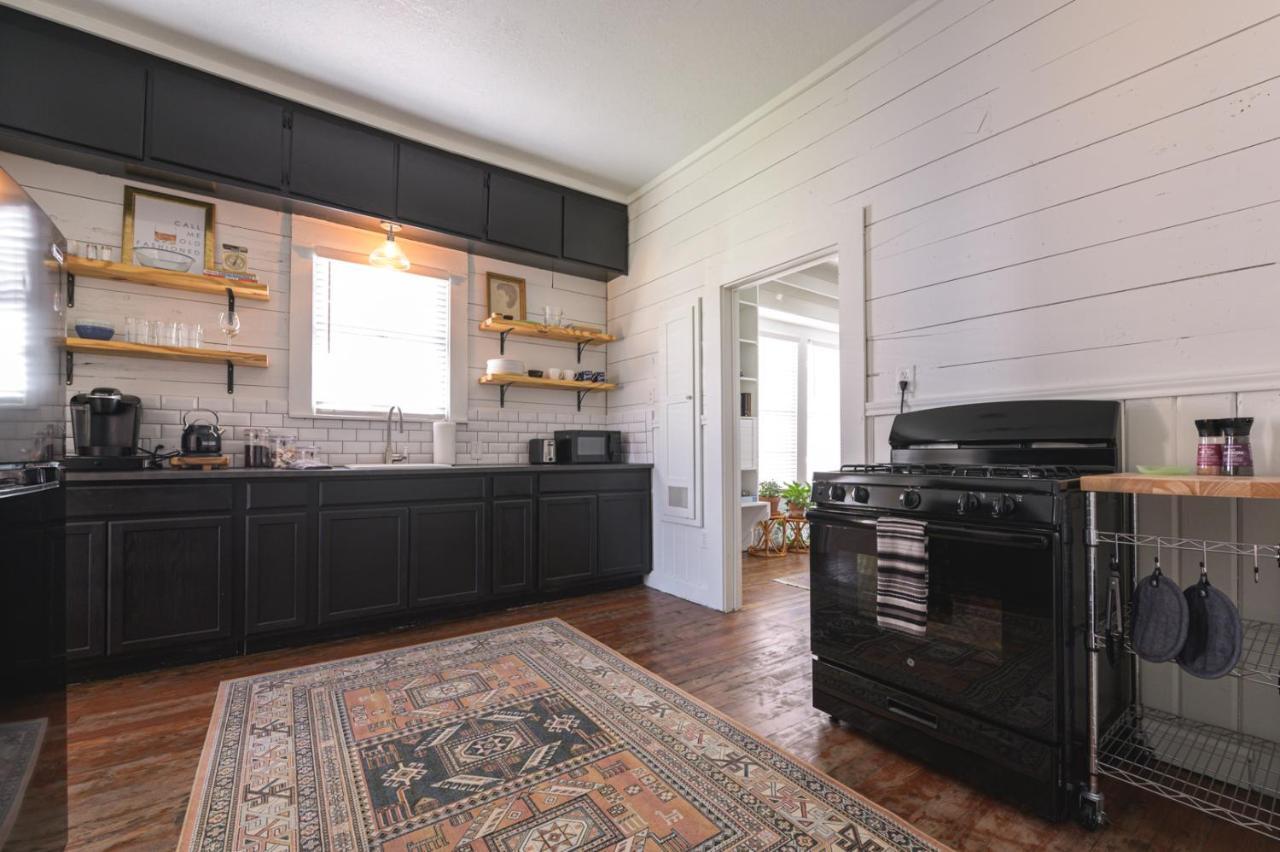 Restored 1930S Uptown Bungalow 2 Min. To Magnolia Waco Eksteriør billede