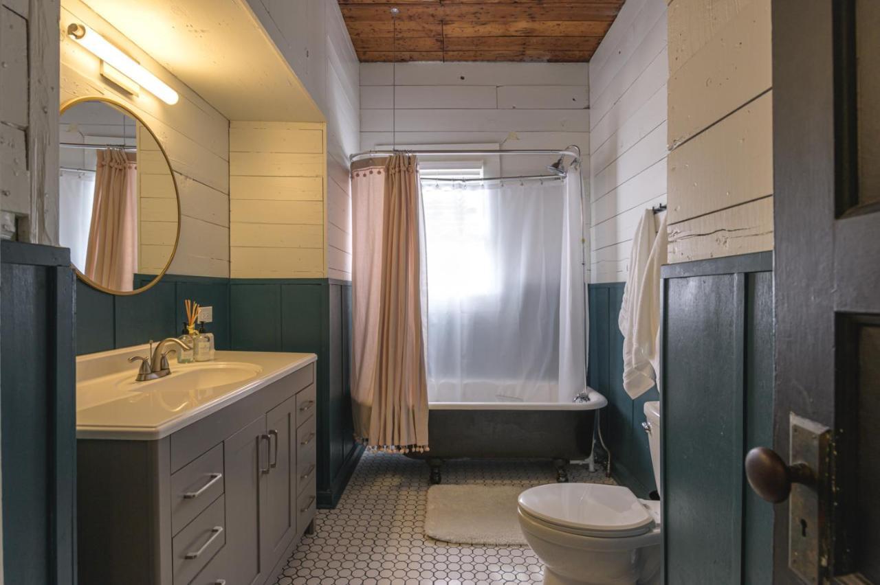 Restored 1930S Uptown Bungalow 2 Min. To Magnolia Waco Eksteriør billede