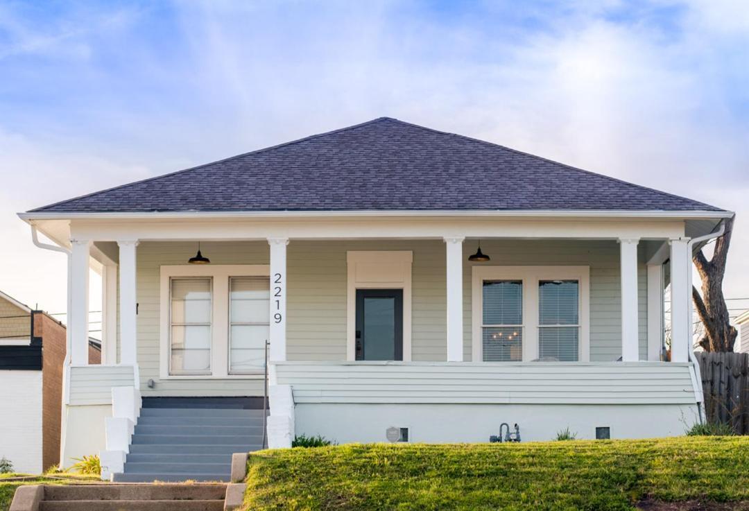 Restored 1930S Uptown Bungalow 2 Min. To Magnolia Waco Eksteriør billede